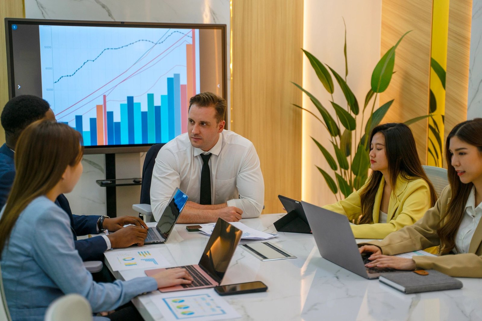 Enterprise technology strategy meeting with consultants and client team